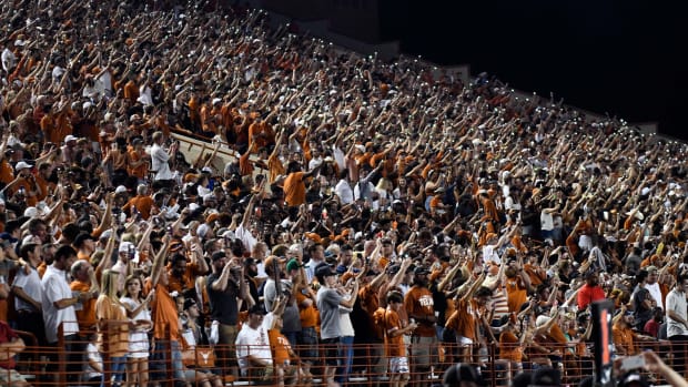 Texas Fan Broll